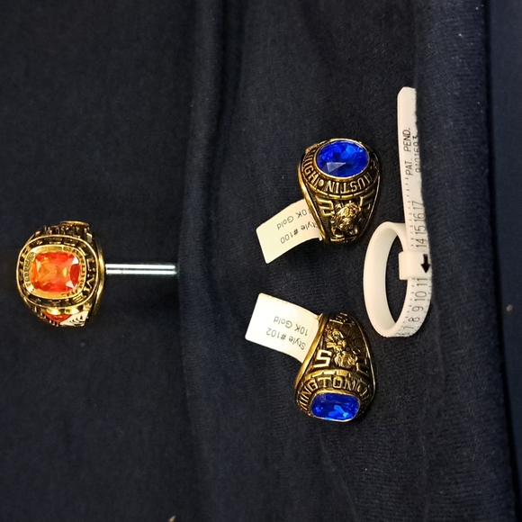 Class ring - Picture 5 of 5